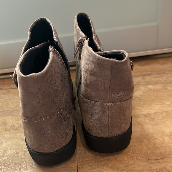 Clarks rani ankle boot lightweight pewter tan new size 7 cloudsteppers - Picture 7 of 7